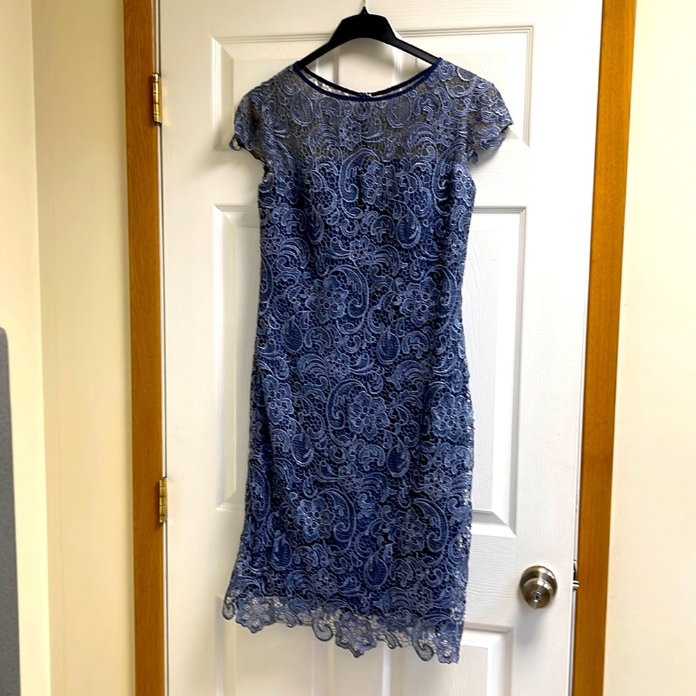 Sheath/Column Scoop Neck Knee-Length Lace Mother of the Bride Dress
